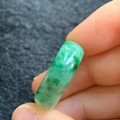 本翡翠リング　指輪　陽緑　天然石 ミャンマー産