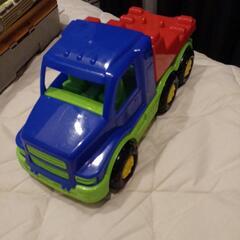 ①トラック　おもちゃ　車　クレーン車　