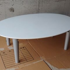 楕円形の折り畳みテーブル
