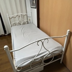 ベッド　シングル白