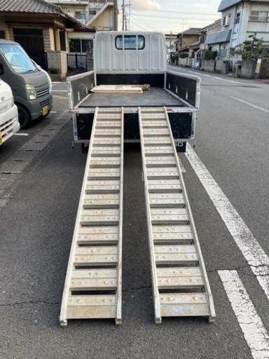 アルミブリッジ 昭和 2トン(2t) ツメ式 全長2700/有効幅300(mm アルミブリッジ 昭和 2トン(2t) ツメ式 全長2700/有効幅300(mm