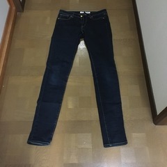 ユニクロ　スキニーフィットジーンズ　美品　サイズ63.5cm