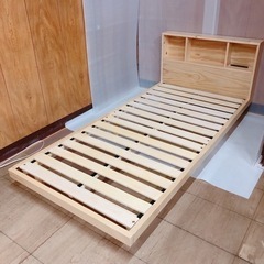 シングルベッド　モダンデコ木製フレーム　綺麗な状態