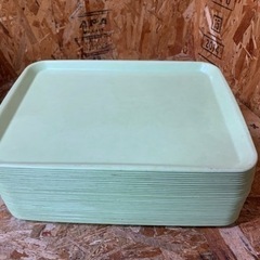 (5883) ③ 中古 三信化工株式会社 エスタートレイ SE-23 長方形 ファンタジックグリーン 30枚 428×318×H19mm 膳 盆 配膳 軽量 プラスチック製 業務用 飲食店 厨房 店舗 5883) ③ 中古 三信化工株式会社 エスタートレイ SE-23 長方形
