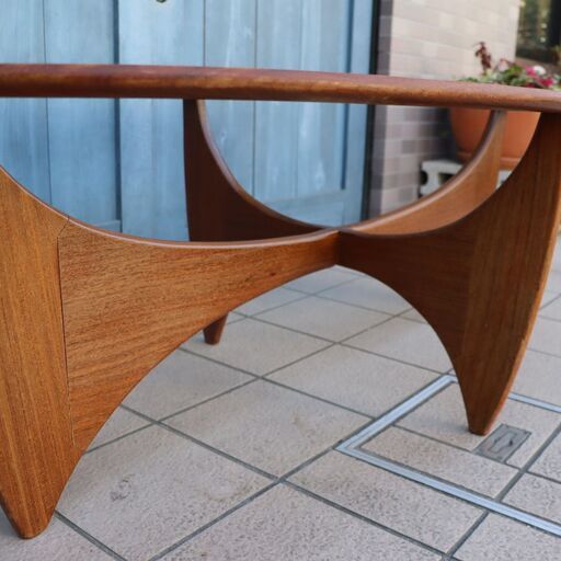 イギリスアンティーク E.GOMME社 G-plan(ジープラン) Fresco(フレスコ) チーク材 アストロ オーバル コーヒーテーブル。北欧モダンスタイルの楕円タイプのシンプルなリビングテーブルDB511