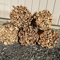 キャンプ、薪ストーブ用　焚き付け木材　５束　値下げしました。
