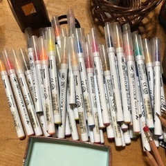 大量のカラー筆ペン　中古品