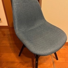水色の椅子