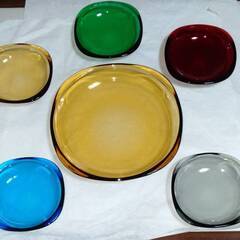 ⑩中古 昭和レトロ 琥珀色（アンバー）の中皿1枚と５色の小皿のセット