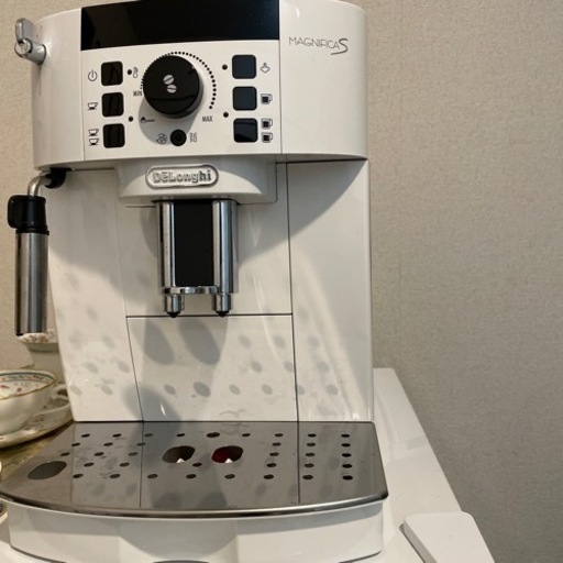 コーヒーメーカー DeLonghi ECAM22112W