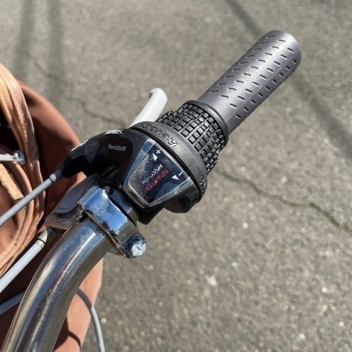 ノーパンクタイヤ27型 6速チェンジ 自転車