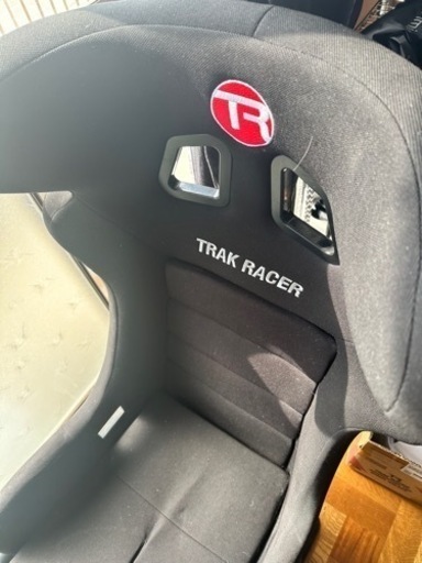 track racer tr8と22インチから32インチ対応トリプルモニタースタンド