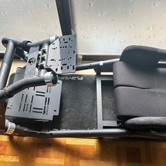 track racer tr8と22インチから32インチ対応トリプルモニタースタンド