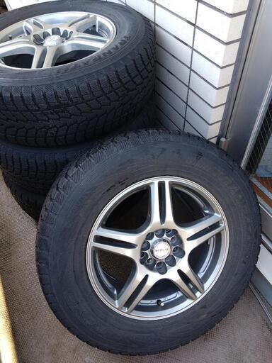 スタッドレスタイヤ　215/70R16