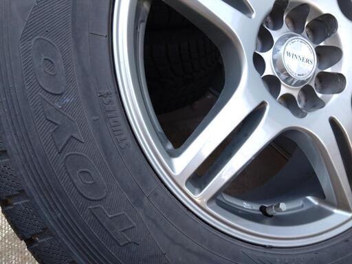 スタッドレスタイヤ　215/70R16