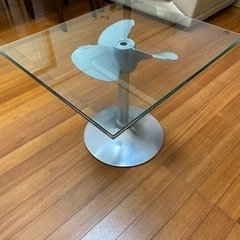 プロペラガラステーブル