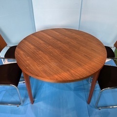 ★⭐︎ダイニングテーブル&椅子4脚です(^^)⭐︎★