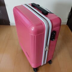 PANTONE ピンク スーツケース 機内持ち込みサイズ