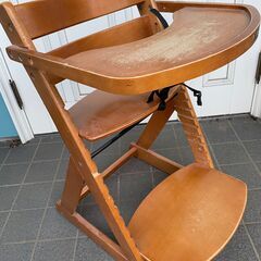 子供用の木製椅子