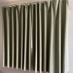 緑色の遮光カーテン