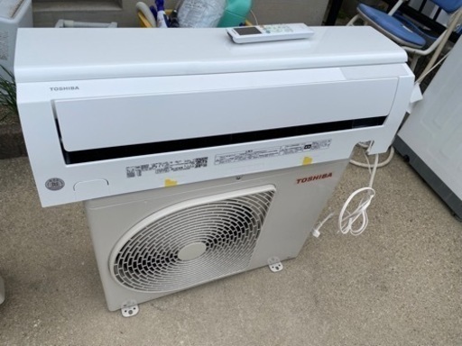 お薦め品‼️美品‼️東芝ルームエアコン6-8畳用2.2kW2021年