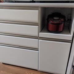キッチンカウンター　食器棚　白