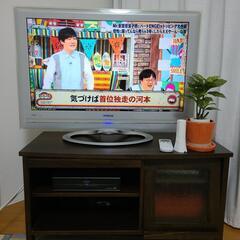 古い32型液晶テレビです