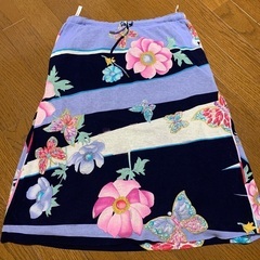 レオナール  スカート　一着5000円
