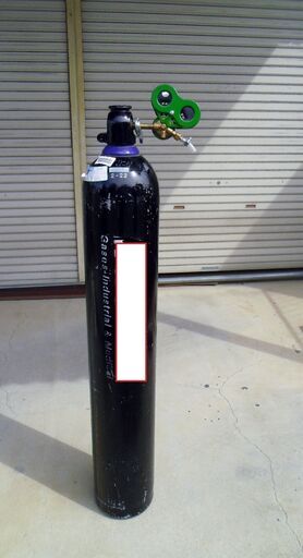 酸素ガスボンベ★直接引き取り限定　残量不明　Ｈ145cm 径23cm位　メーター付★中古 酸素ガスボンベ☆直接引き取り限定 残量不明 H145cm 径23cm位
