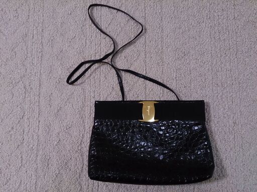 希少　Salvatore Ferragamo サルヴァトーレ フェラガモ　ショルダーバッグ レザーブラッククロコ型押し