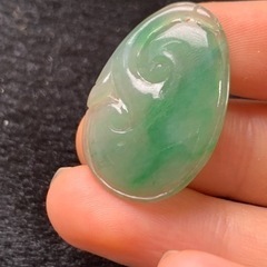 本翡翠ペンダント　jewelry 宝石 貴重 根付 陽緑　氷種ヒスイ　ミャンマー産　お買い得品　ギフトプレゼント