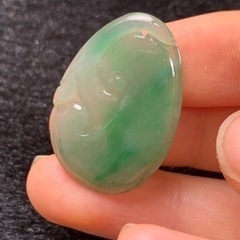 本翡翠ペンダント　jewelry 宝石 貴重 根付 陽緑　氷種ヒスイ　ミャンマー産　お買い得品　ギフトプレゼント