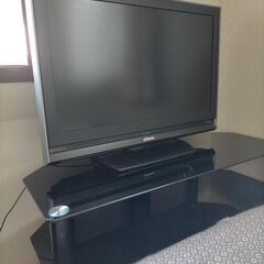 32インチの液晶テレビとテレビ台です①