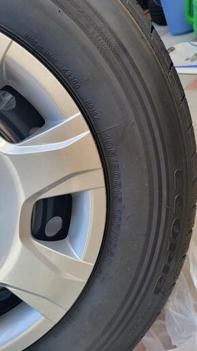 値下げ]ハイエース用タイヤ4本セットホイールカバー付 新車取り外し