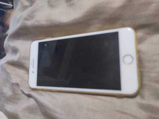 iPhone８plus 256GB au SIMロック解除済み