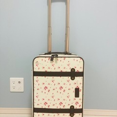 花柄スーツケース