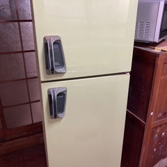 レトロな冷蔵庫❗️電気通りました❗️