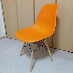 オレンジの椅子　