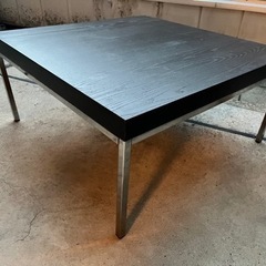 木目調の黒テーブル　