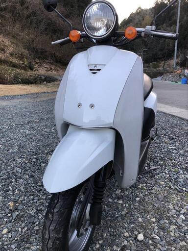 バイク50cc（外装キレイな方です✨）カウルサイドにオシャレなモール取付けして有ります。（岡山県内、岡山近県料金別で配達致します。料金日時は、要相談でお願い致します。）