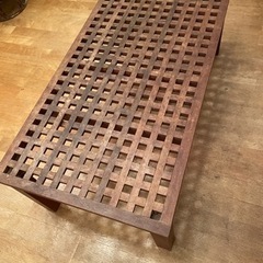 網目のテーブル（木材）
