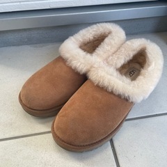 〈UGG〉ムートンスリッポン