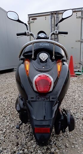 優れたエンジン。  2018年モデル。  SYM (Umi) 50. とても速いバイク。 フロントブレーキパッドは新品です。 リアブレーキパッドは新品です。 エンジンオイルは新品です。 サイドスタンド付き。  9493キロ。