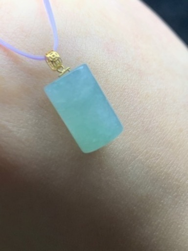 本翡翠ペンダント k18 氷種ヒスイ ミャンマー産 薄い緑 ギフト