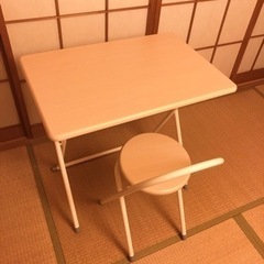 【受け渡し者決まりました】折りたたみ机と椅子のセットです。