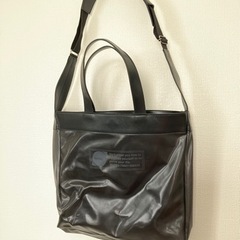プラスティック素材のバッグ　大きめで可愛いです。