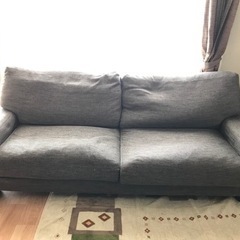 大きめのソファーです。