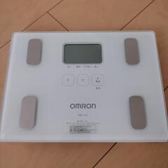 【美品】オムロン体重計・体組成計（HBF-212）ホワイト