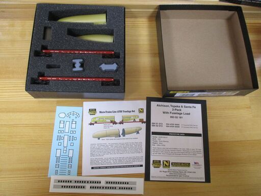マイクロトレインズ　航空機胴体輸送用フラットカー2両セット ATSF（半完成品キット）