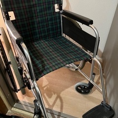 無料で差し上げます。折りたたみ式車椅子